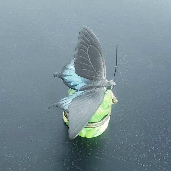 *Last Chance* Green Swallowtail Butterfly Porcelain Hinged Box PHB Midwest - Picture 6 of 12